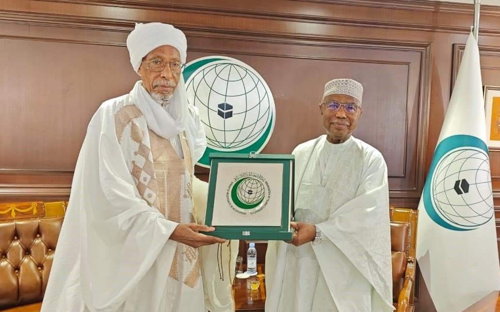 Rencontre fructueuse entre le Secrétaire général de l’OCI et le Président du Conseil des Affaires Islamiques du Tchad au siège de l’Organisation