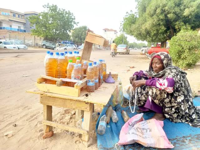 Malgré son interdiction, le carburant continue de se vendre à l’air libre et au prix d’or à N’Djamena