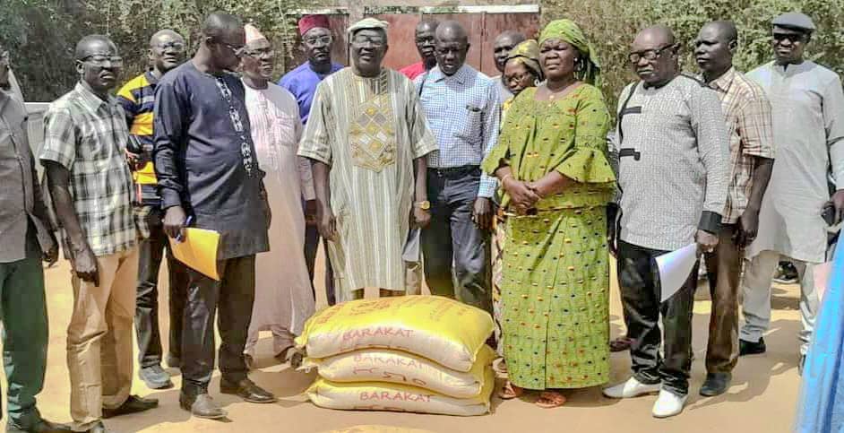 Tchad-Education : Le SET provisoire restitue les cinq sacs de céréales reçus aux mains du Premier Ministre