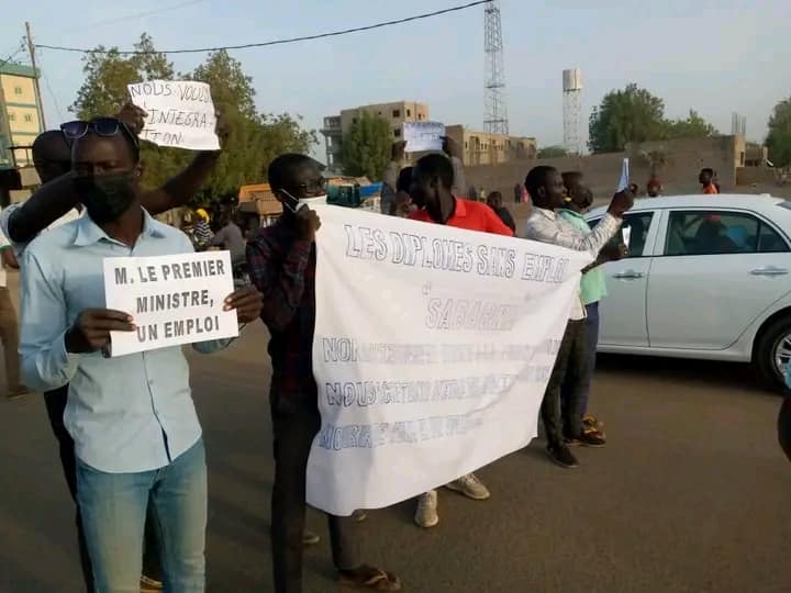 Tchad-Emploi : Le Groupe  des jeunes diplômés sans  emploi “Sabarna” plaide pour l’intégration  à la fonction publique