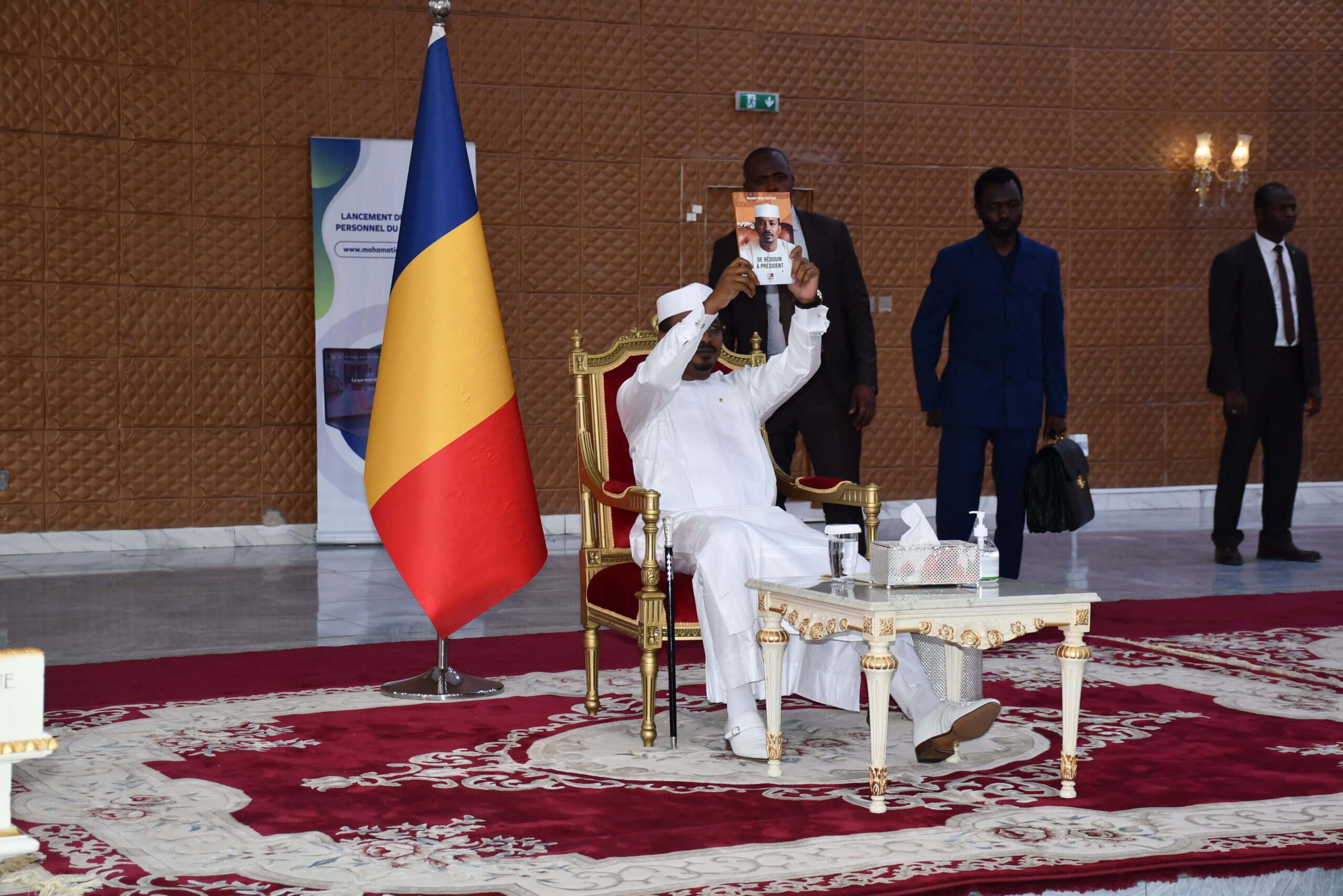 Tchad-Litterature: Le Président de Transition a présenté son livre et a lancé son site internet