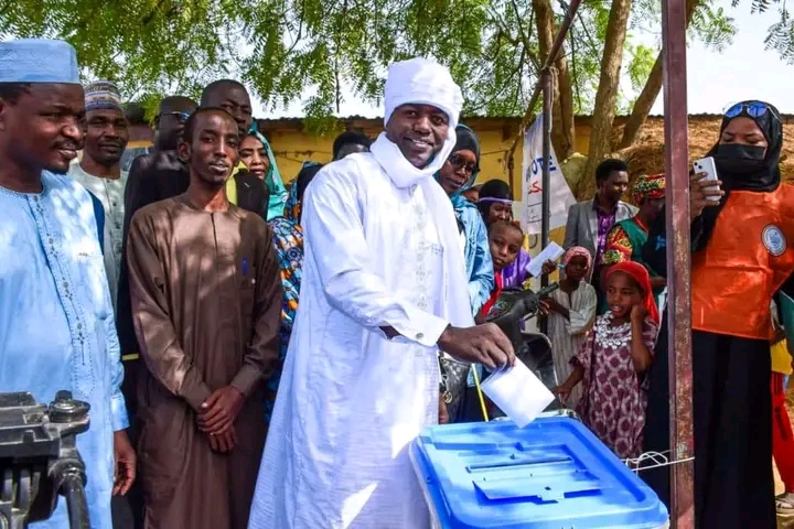 Tchad Election Présidentielle : Le président du parti Réformiste, Yacine Abderahmane Sakine a accompli son devoir civique ce 6 mai 2024