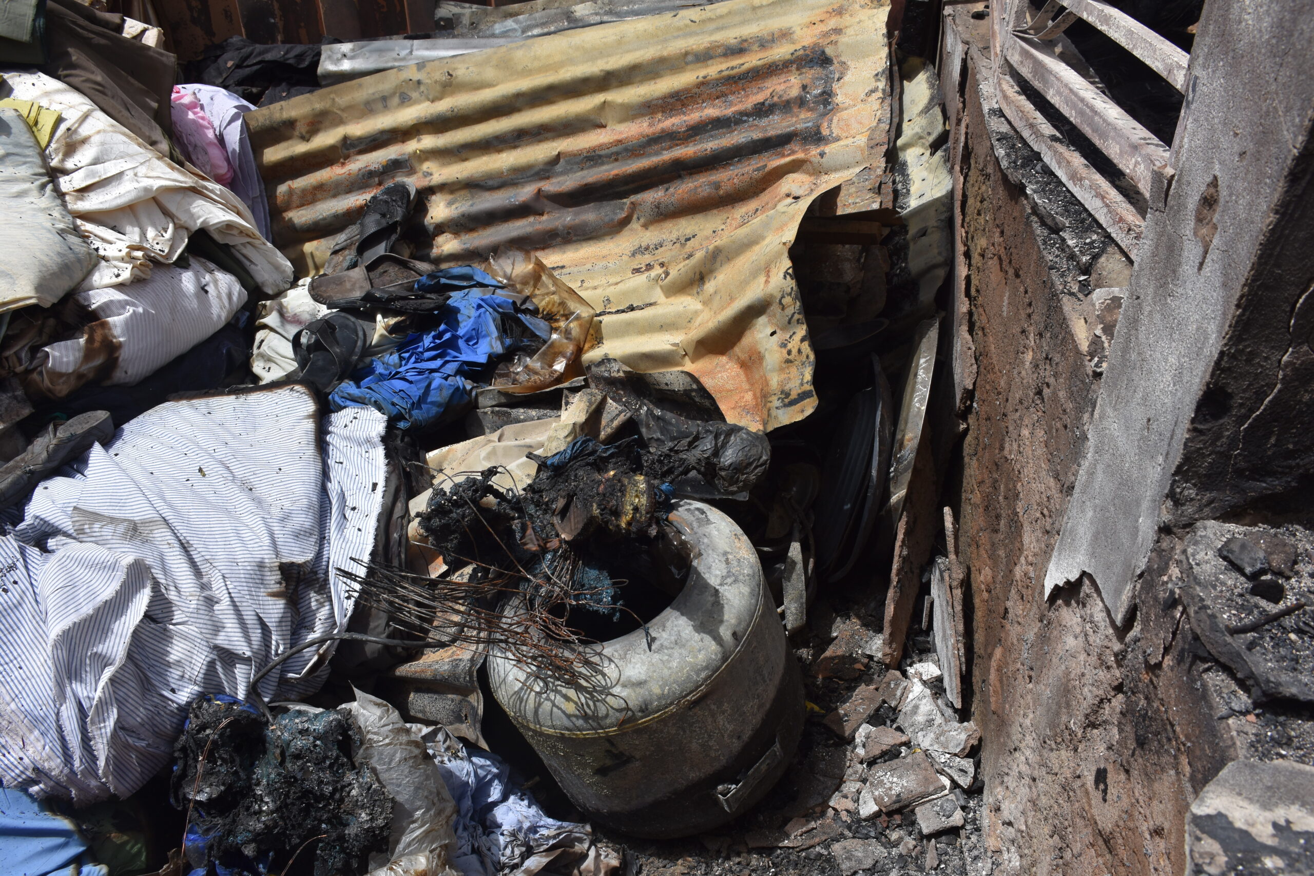 Tchad-Société : Un incendie dévastateur consume une boutique de tissus et un mini restaurant de sandwicherie