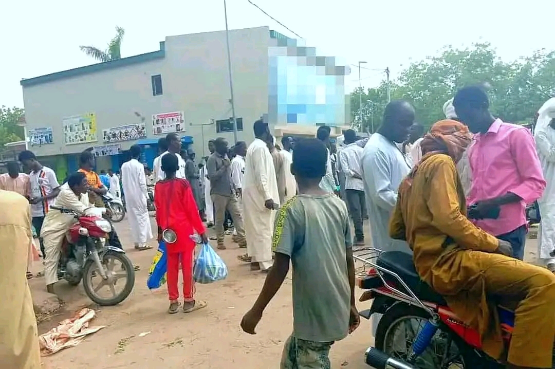 Les vendeurs de téléphone de “Gar Tigo” relocalisés provisoirement au Champ de Fil