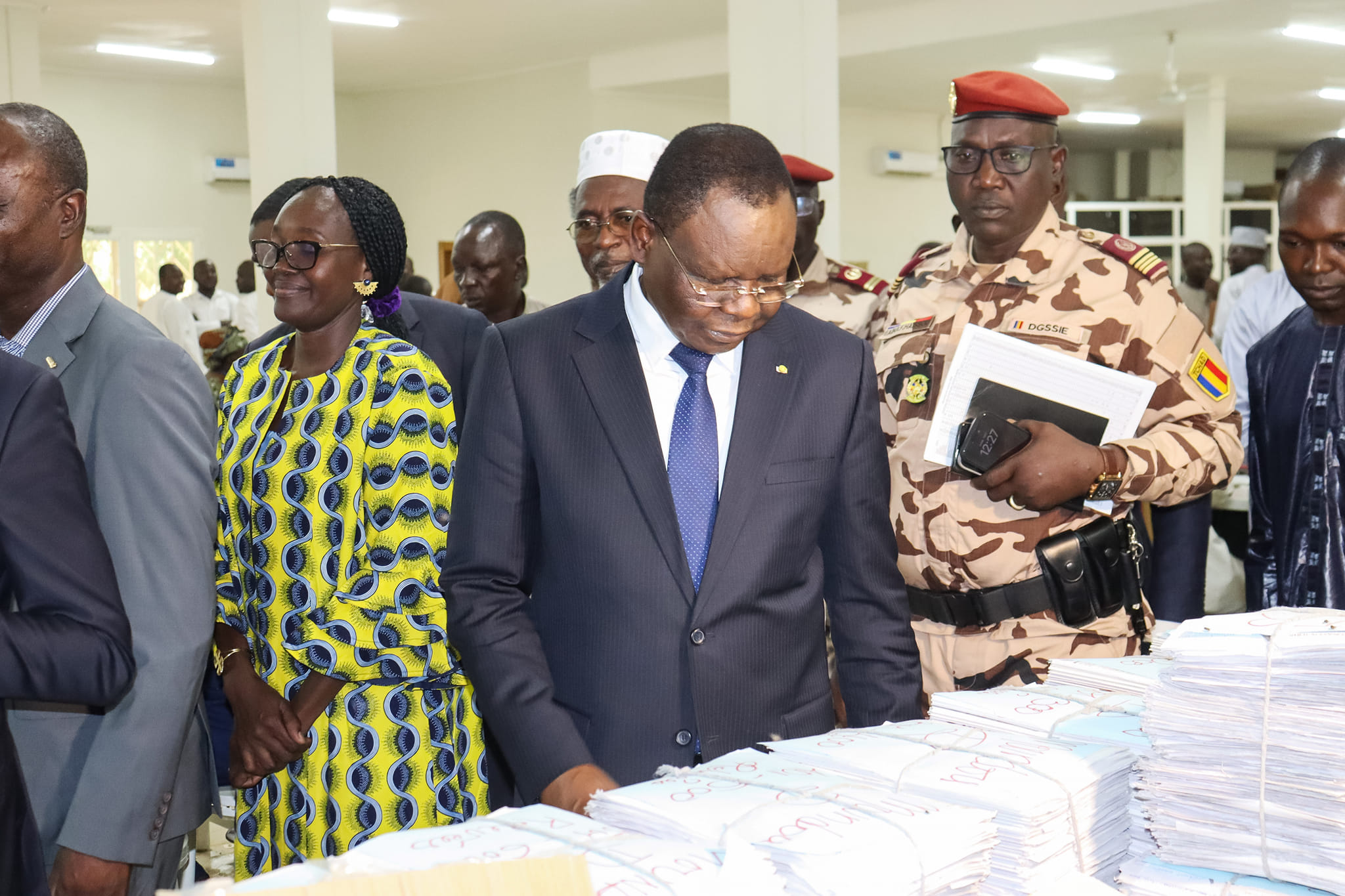 Tchad-Bac 2024 : Le Premier Ministre visite l’ONECS pour évaluer les conditions de travail des membres du jury