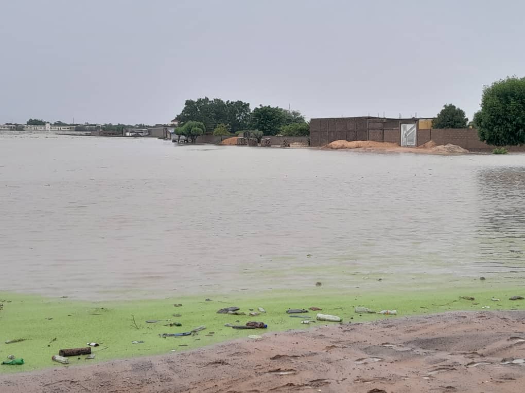 Inondations à N’djari : Les riverains appellent à l’aide après le débordement du bassin de rétention