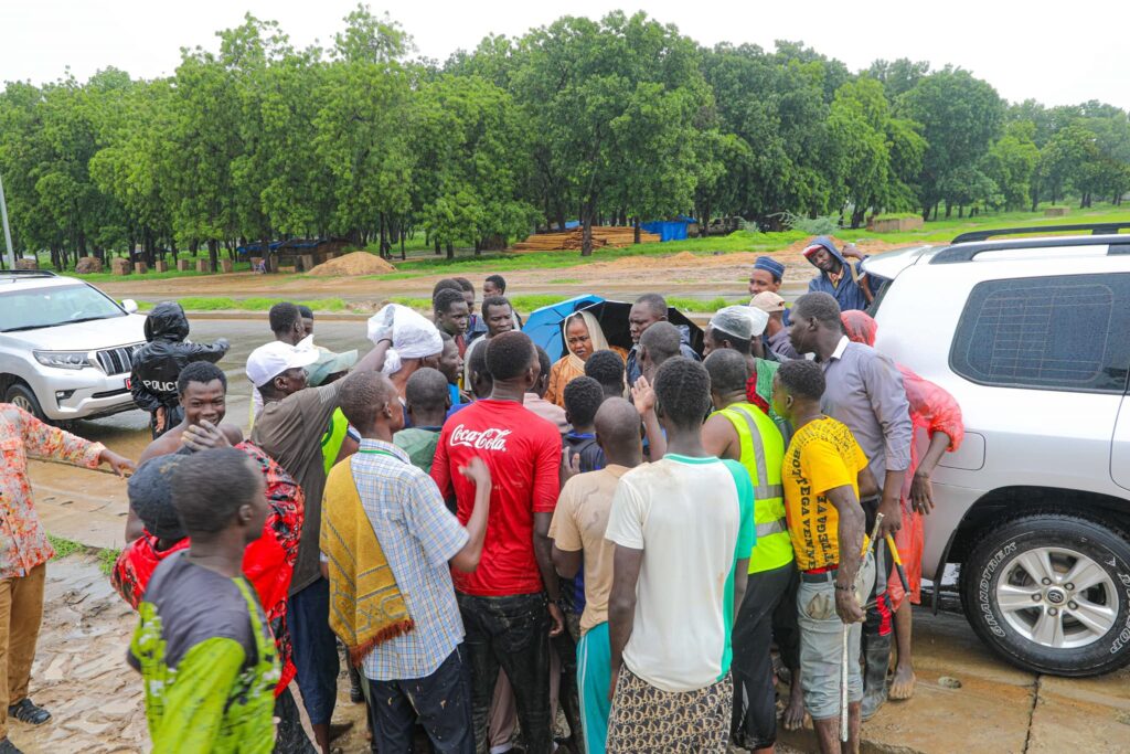 Inondations à N'Djamena : La Ministre Fatimé Boukar Kossei a supervisé l'installation des abris pour les sinistrés à Farcha Mélézi