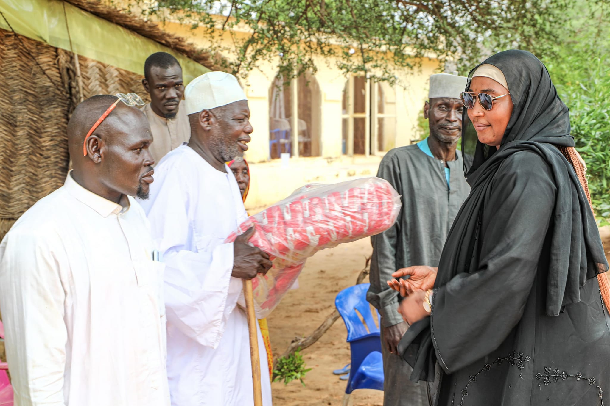 Distribution de vivres aux sinistrés : La Ministre de l’Action Sociale en visite à Koukou-Angarana