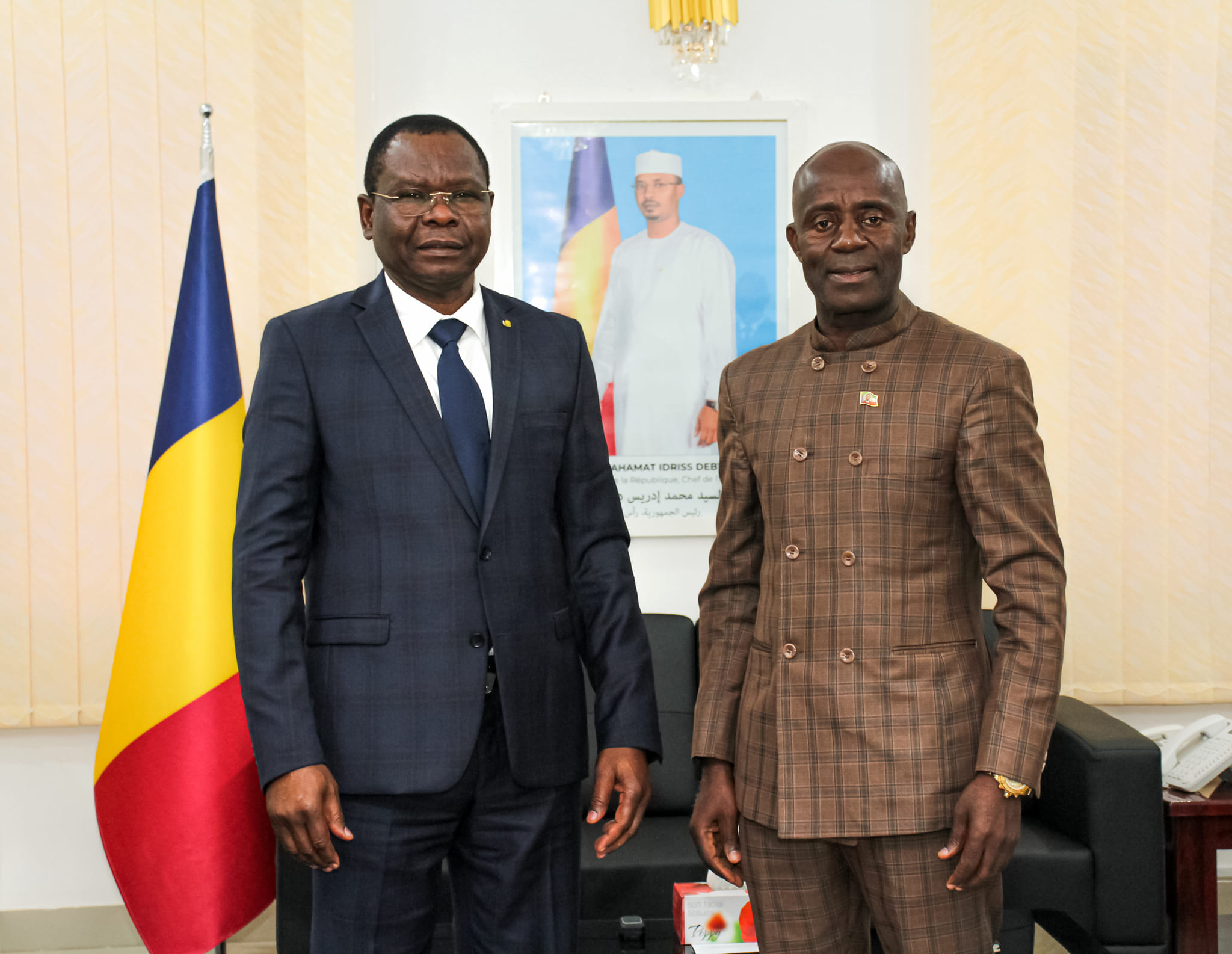 Le Tchad et la Guinée Équatoriale renforcent leur coopération bilatérale : l’Ambassadeur Leandro Ebang Miko Angue reçu par le Premier ministre