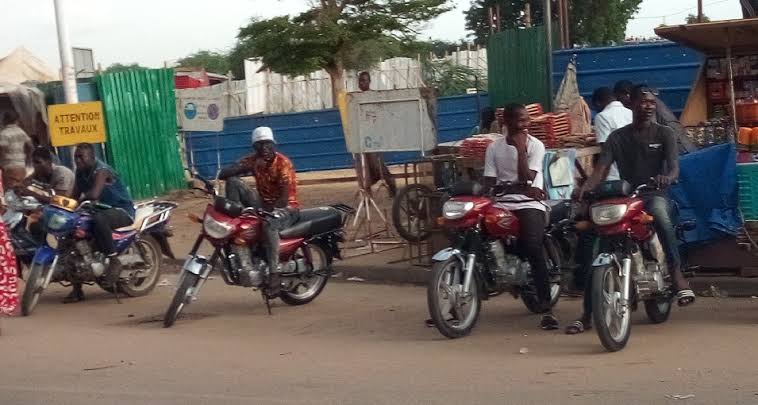 Faits divers : Un jeune escroc dérobe une moto à un clandoman à Klemat