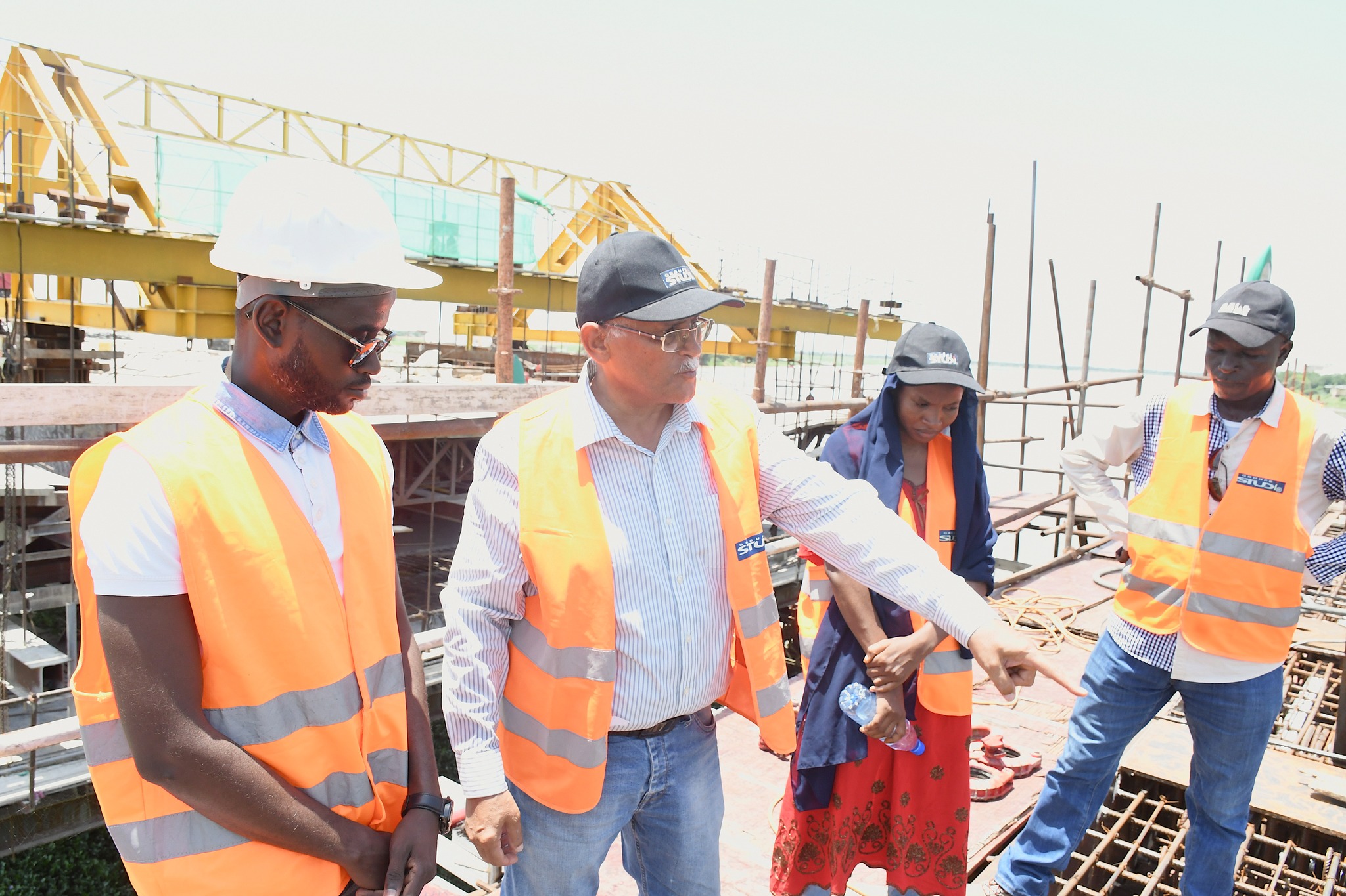 Visite du Directeur des Voiries Urbaines sur le chantier du pont sur le Chari : Avancée des travaux et gestion des expropriations