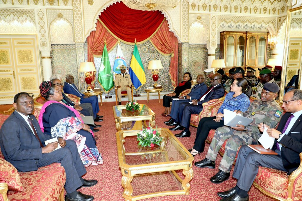 Visite officielle de Moussa Faki Mahamat au Gabon : La transition politique et les sanctions au centre des discussions