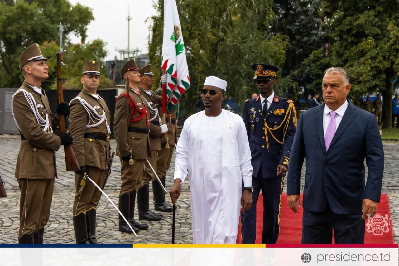 Visite officielle en Hongrie : Le Président de la République accueilli avec les honneurs