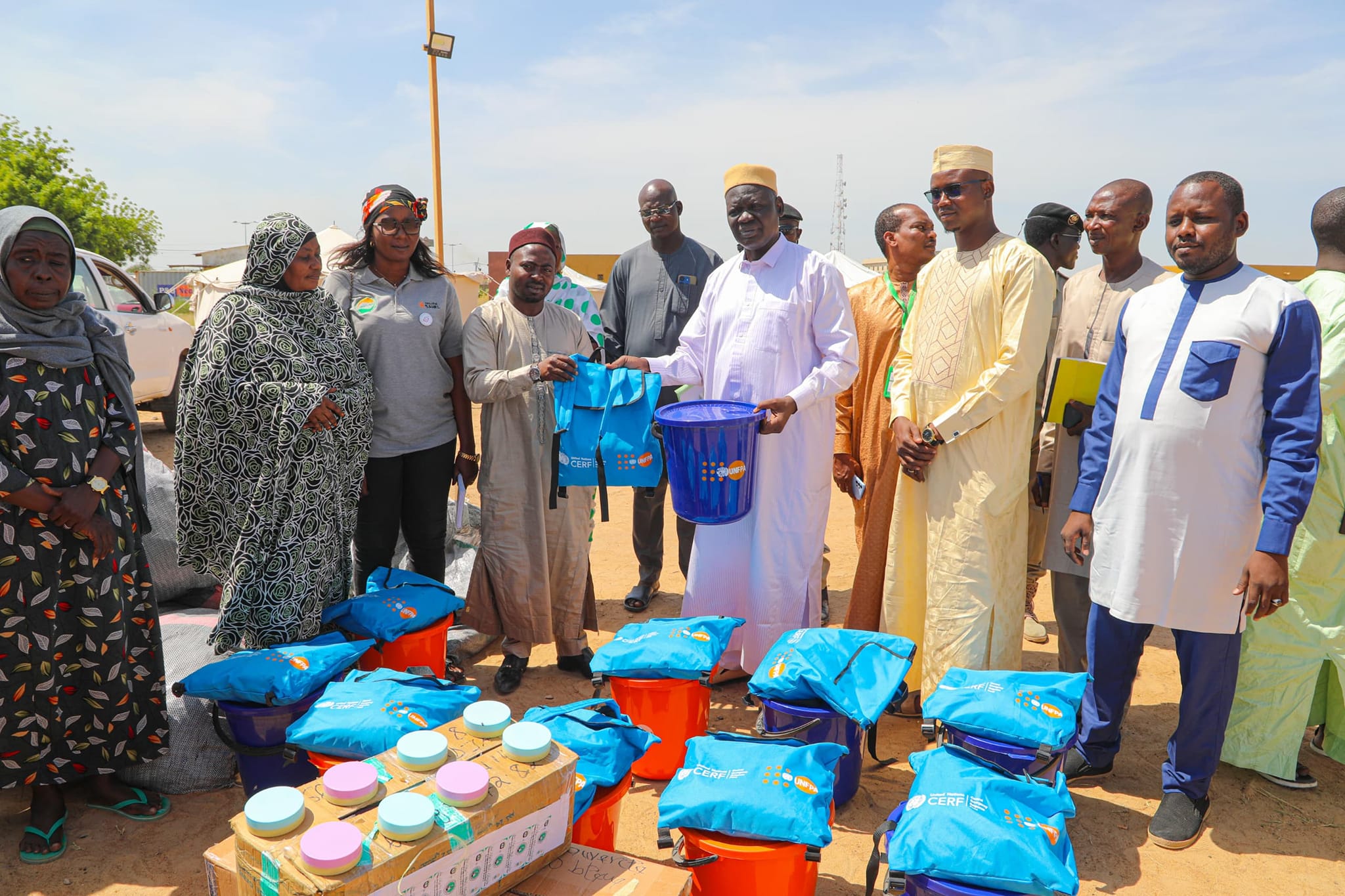 Humanitaire : Distribution de kits de soin aux femmes du site de Farcha dans le cadre de l’opération « Zéro mendiant»