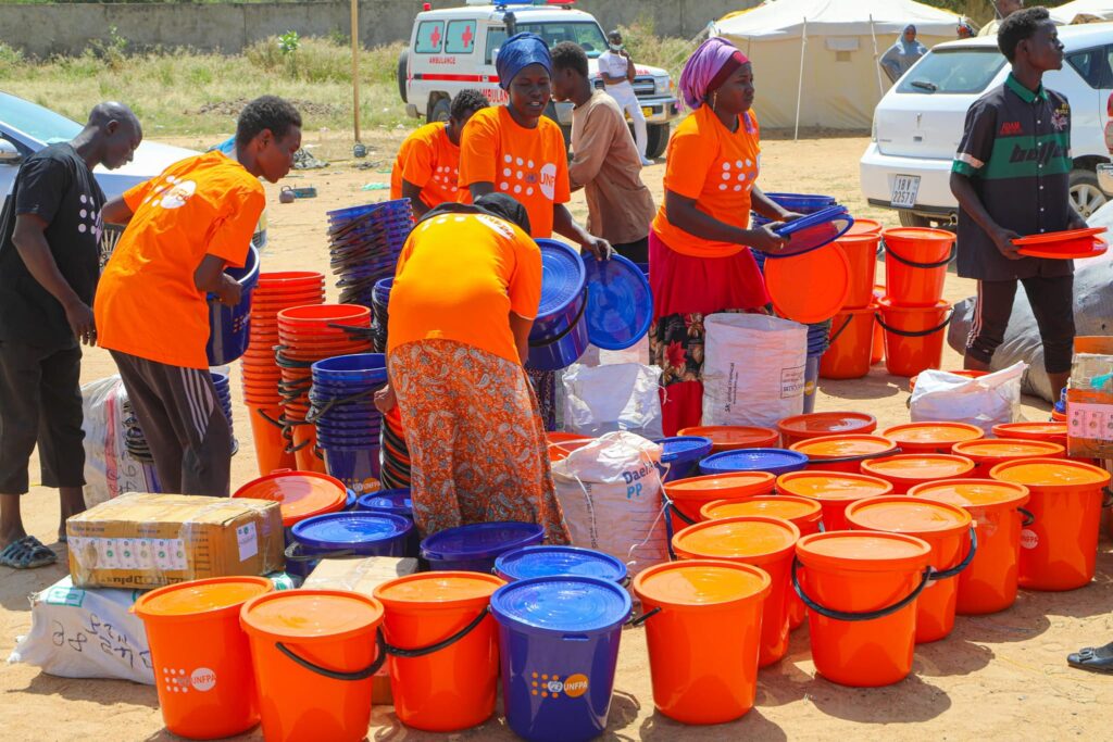 Humanitaire : Distribution de kits de soin aux femmes du site de Farcha dans le cadre de l'opération « Zéro mendiant»