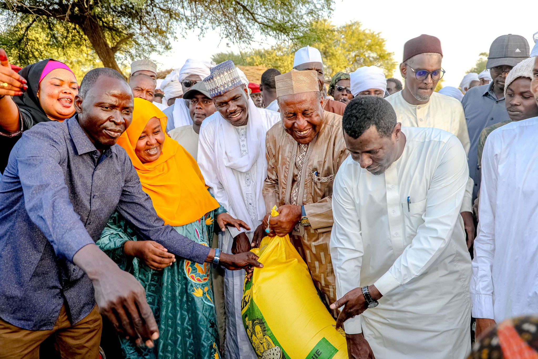 Solidarité Nationale : Fatimé Boukar Kossei aux côtés des déplacés de Karal