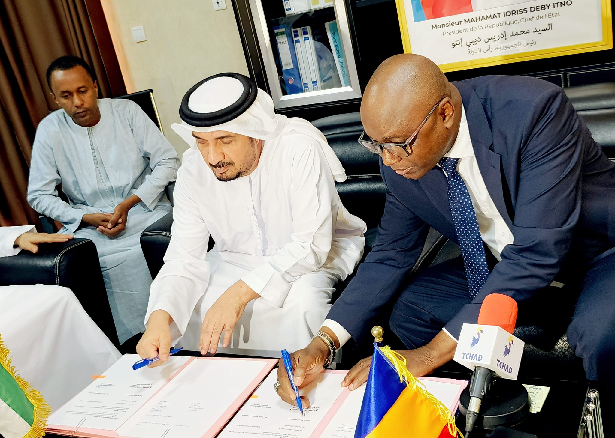 Coopération Tchad-Émirats Arabes Unis : Signature d’un mémorandum pour l’alimentation en eau potable à Amdjarass