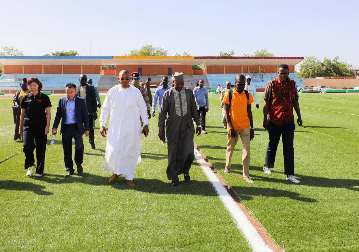 Tchad : Le Ministre de la Jeunesse et des Sports inspecte les travaux de finition du stade Idriss Mahamat Ouya