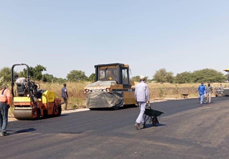 Infrastructure : Visite de chantier du bitumage de la route Patte d’Oie – Amsinené