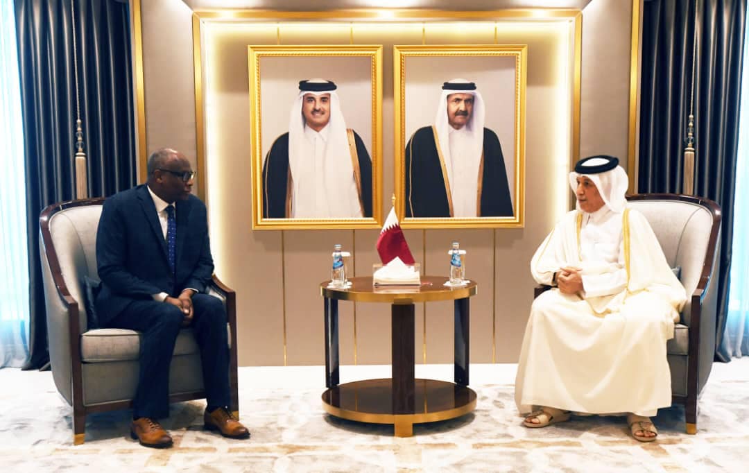 Renforcement des Relations Tchad-Qatar : L’Ambassadeur Tchadien Reçu par le Ministre d’État aux Affaires Étrangères du Qatar