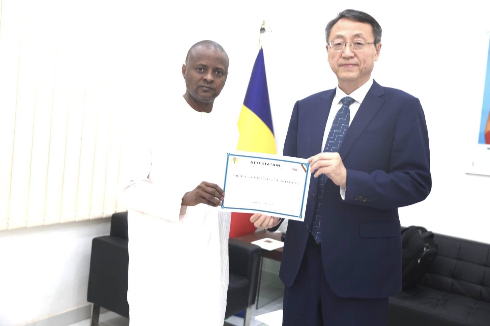 Le Ministre des Finances du Tchad reçoit le Directeur Général de la Société de Raffinage de N’Djamena pour renforcer la coopération dans le secteur pétrolier