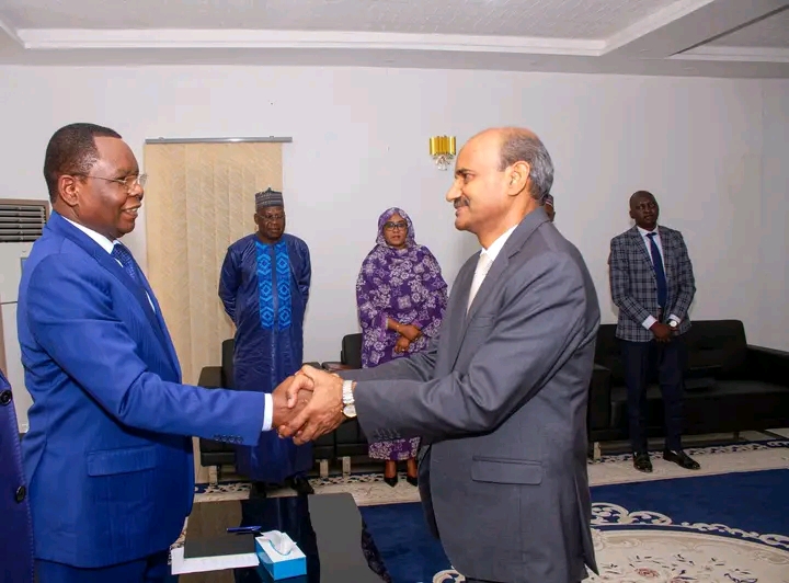 Renforcement de la coopération Tchad-Inde : Le Premier ministre Allah Maye Halina reçoit l’ambassadeur Hifzur Rahman