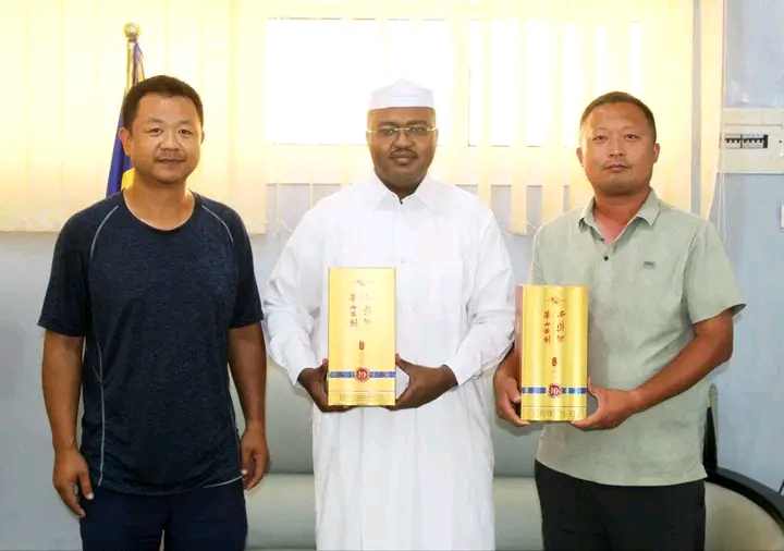 Visite de l’équipe chinoise au Stade Olympique Maréchal Idriss Déby Itno : un hommage appuyé à la réussite tchadienne