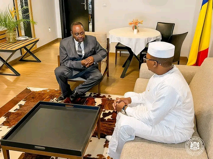 Rencontre à Bissau : Le Président tchadien Mahamat Idriss Deby Itno reçoit l’ancien Président centrafricain François Bozizé