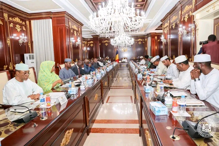 Le Président Mahamat Idriss Déby Itno préside une session dédiée au nouveau Plan National de Développement