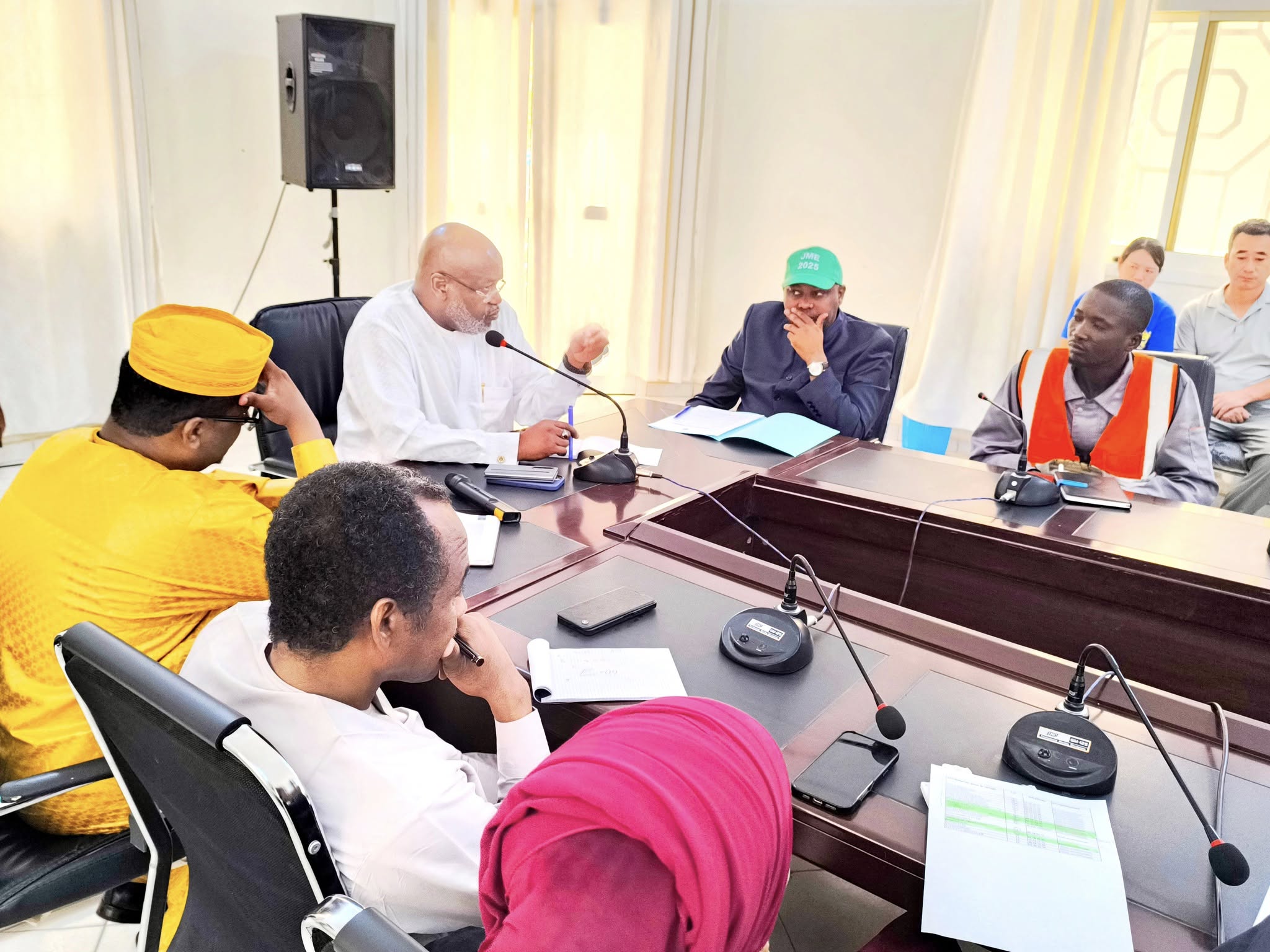 Rencontre entre le Ministre Mahamatt Assileck Halata et les entreprises de curage à N’Djamena