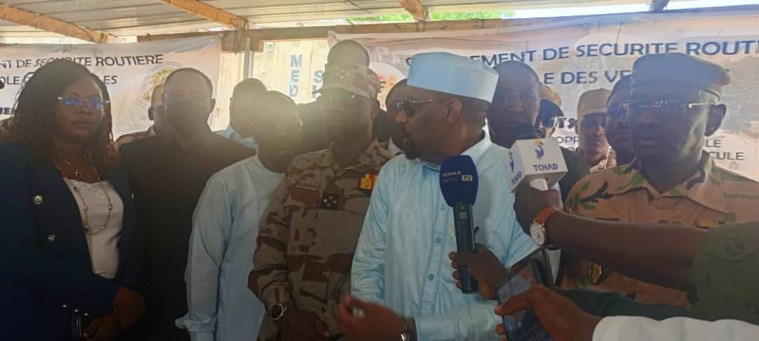 Contrôle des véhicules à N’Djamena : Le ministre de la Sécurité publique en visite surprise sur les postes de contrôle