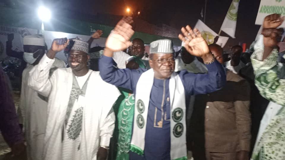 Accueil triomphal pour le Sénateur Pahimi PADACKE Albert à Ndjamena