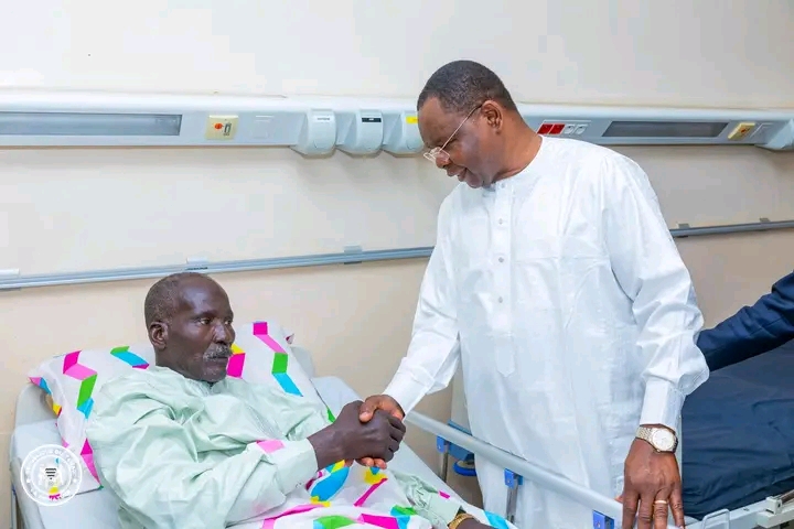 Le Premier ministre au chevet d’Abakar Police : un geste fort de compassion et de reconnaissance