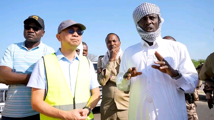 Inspection des Travaux Routiers sur l’Axe Djarmaya–Massaguet : Le Ministre Amir Idriss Kourda Satisfait de l’Avancement