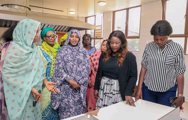 La Ministre d’État Kitoko Gata NGOULOU en visite à la Maison Nationale de la Femme : Un engagement renouvelé pour la lutte contre les violences basées sur le genre