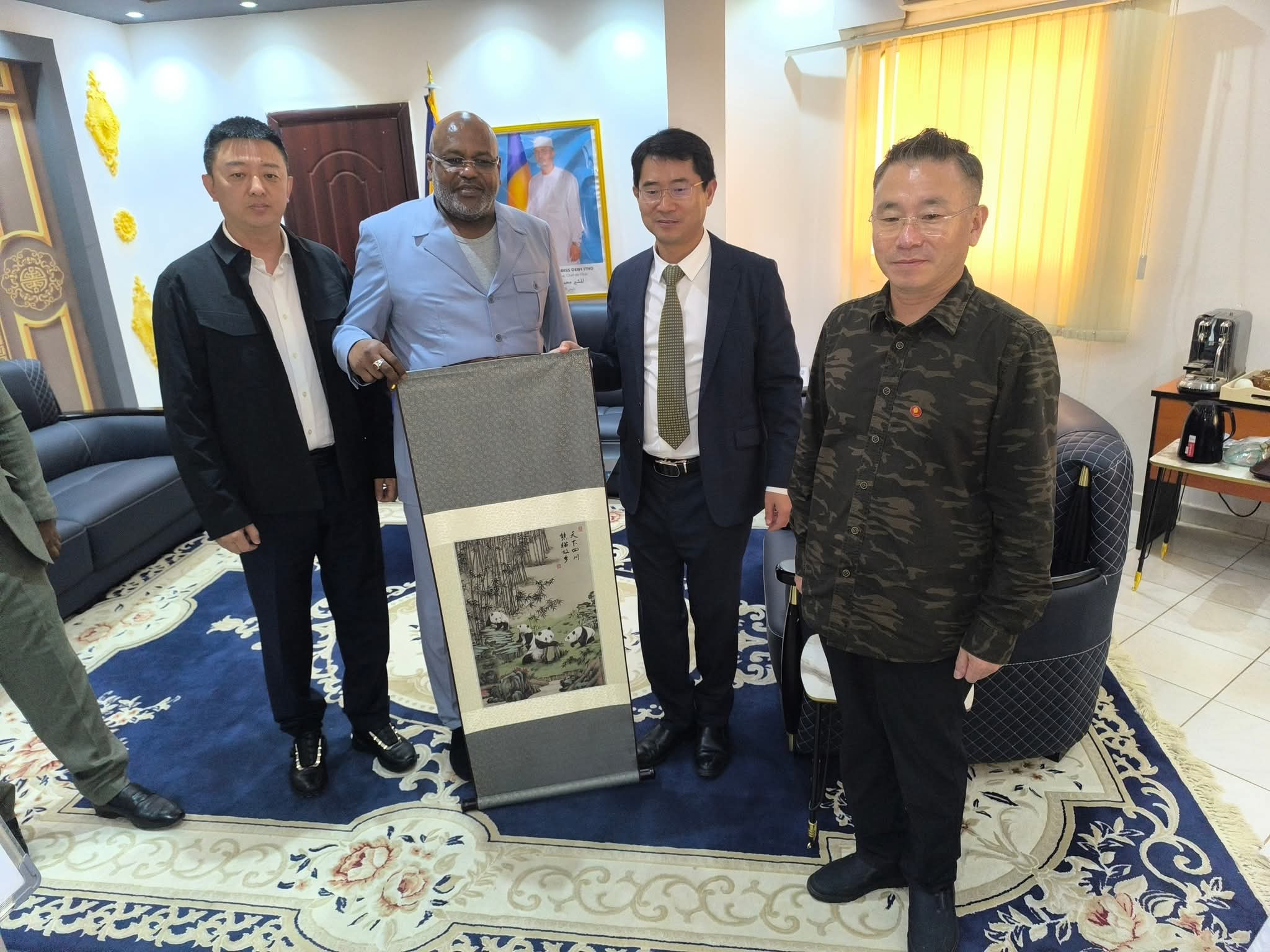 Le Ministre Mahamat Assileck Halata reçoit une délégation des sociétés Meige United Energy Holding et China Railway Engineering Group Beijing