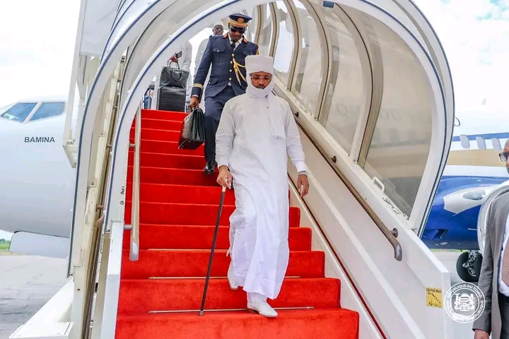 Retour du Président Mahamat Idriss Déby Itno à N’Djaména après une visite de travail à Niamey