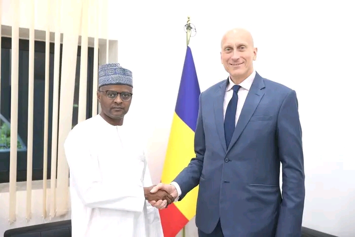 Coopération Tchad–États-Unis : le Ministre des Finances reçoit le Chargé d’Affaires américain