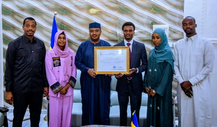 Le Trophée des Lycéens honore le Ministre Maïdé Hamit Lony pour son engagement en faveur de la jeunesse
