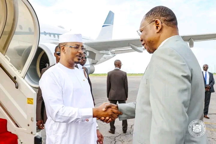 Le Maréchal Mahamat Idriss Deby Itno de retour à N’Djaména après une visite en Algérie