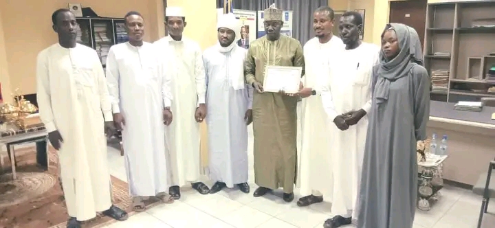 Le Ministre de la Justice Dr Youssouf Tom honoré par l’association de jeunesse “Havre de Paix”