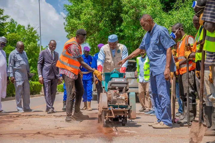 N’Djamena : Lancement officiel des travaux de colmatage des nids-de-poule dans le 2ᵉ arrondissement