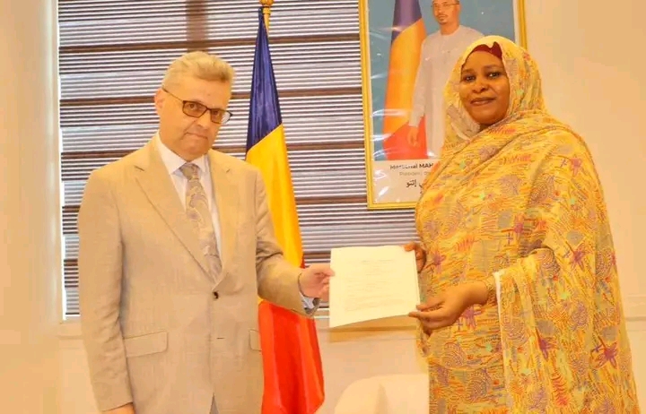 Madame Fatimé Aldjineh Garfa reçoit les Copies Figurées des Lettres de Créance du Nouvel Ambassadeur d’Allemagne