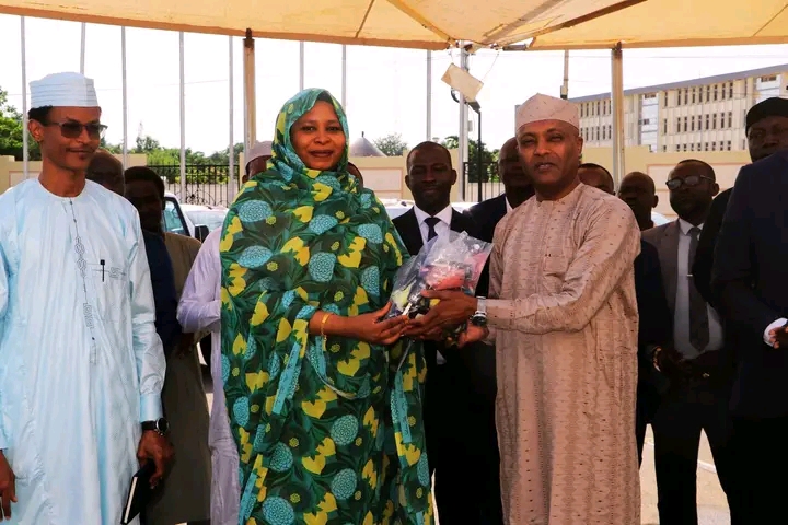 Dr Aboulaye Sabre Fadoul remet 28 véhicules au personnel du ministère