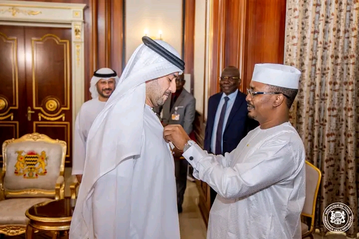 Le Président Mahamat Idriss Déby Itno honore le PDG de GSU pour la centrale Noor Tchad