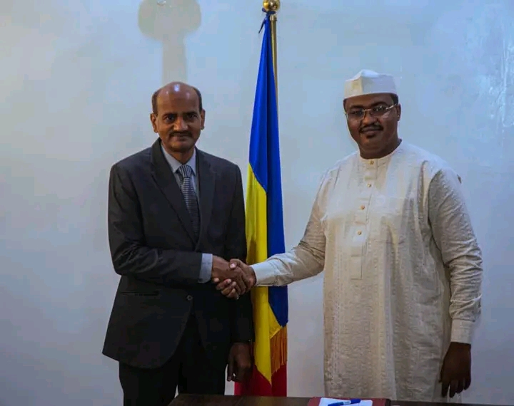 Renforcement de la coopération Tchad-Inde : Le Ministre Maïdé Hamit Lony reçoit l’Ambassadeur d’Inde