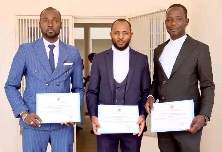 Trois inspecteurs tchadiens décorés à l’Ambassade du Maroc après une formation douanière de haut niveau