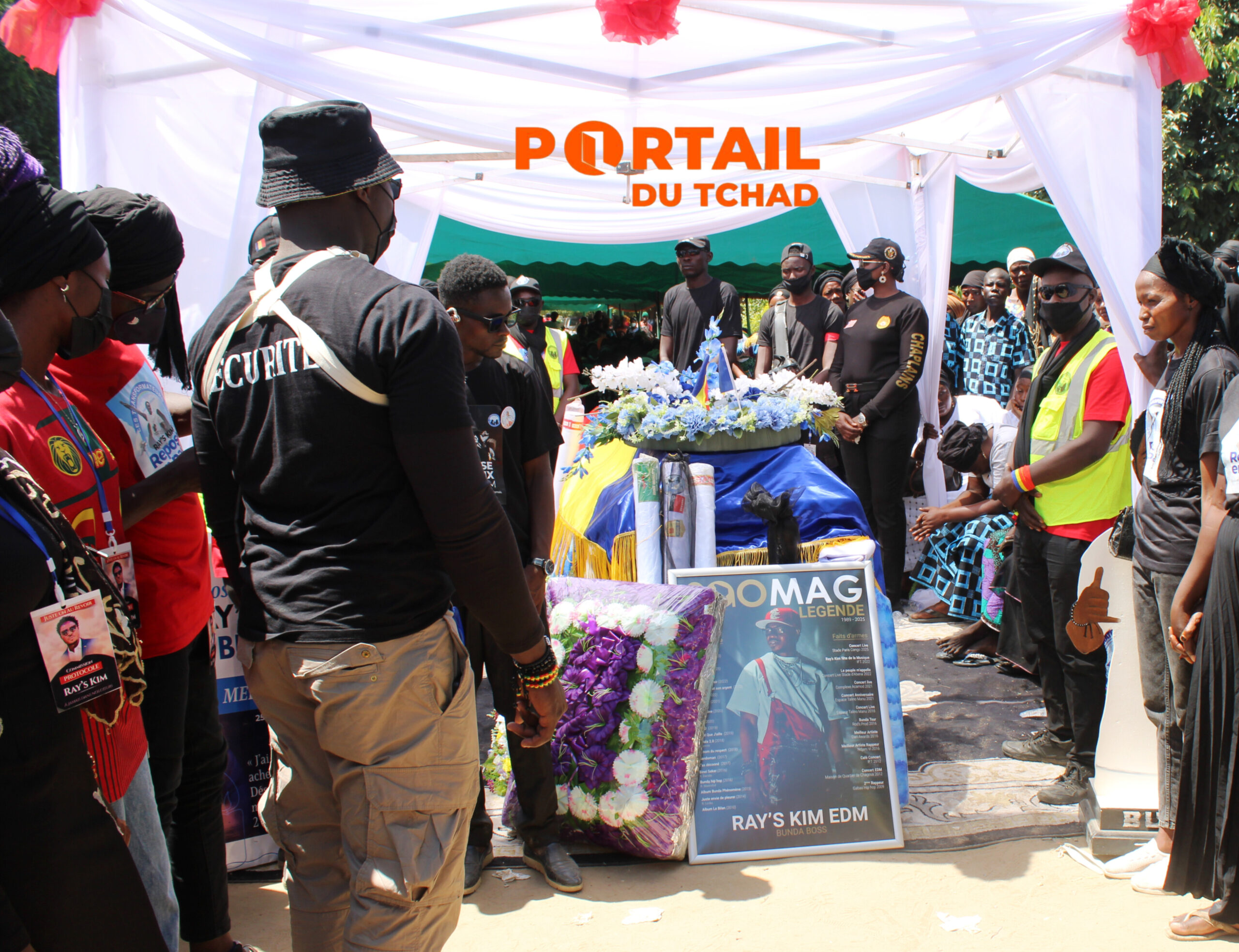 Foule émue à Moursal pour les obsèques de Ray’s Kim EDM