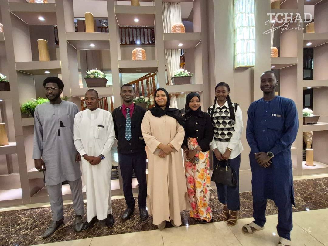 Kigali : La Ministre déléguée Fatimé Aldjineh Garfa rencontre les étudiants tchadiens en marge de la Conférence ministérielle de la Francophonie