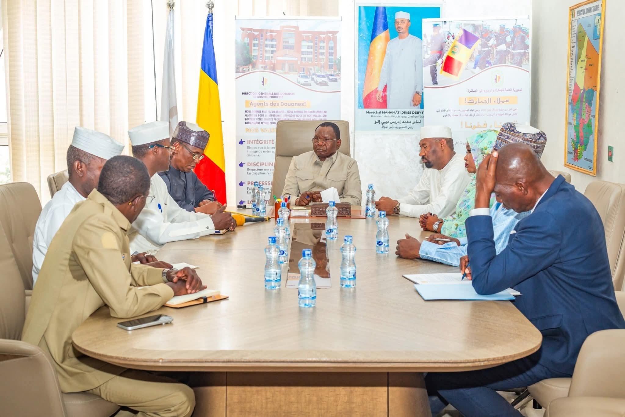 Le Premier ministre en visite d’inspection à la Direction générale des Douanes et Droits indirects